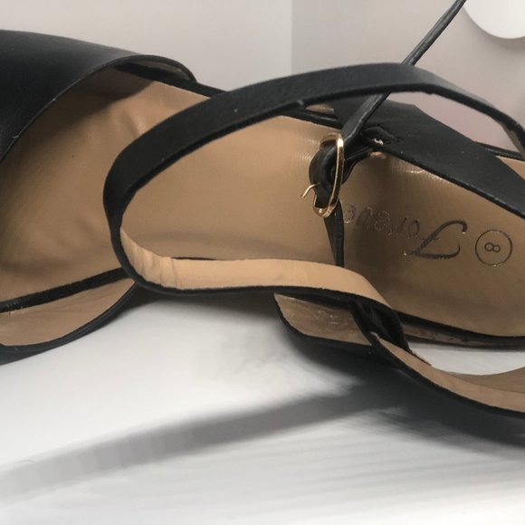 Black Leather strap  Flower Embroidery Print Cork Wedge Like New - Picture 10 of 13